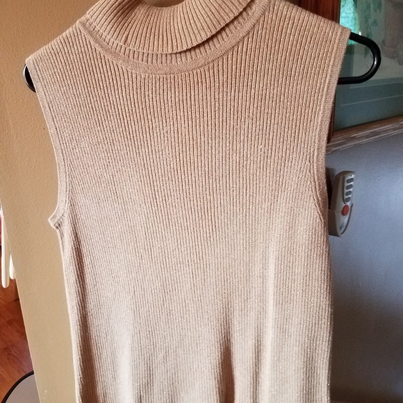 Gold metallic turtleneck blouse with matching swea - Picture 1 of 3